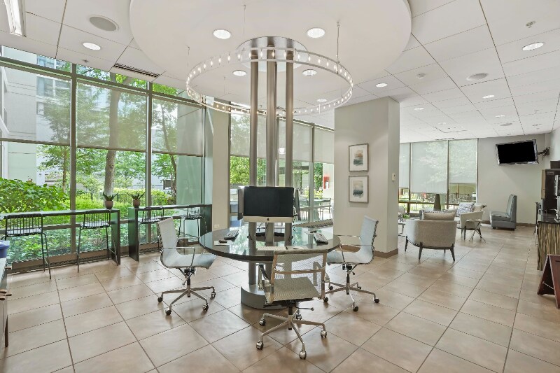 Building Photo - 910 S Clark St