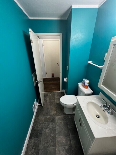 Building Photo - 2108 Oaklawn Ave