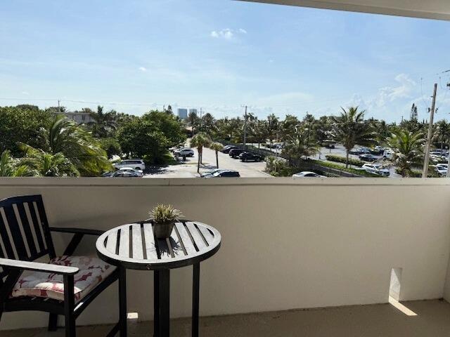 Building Photo - 3640 N Ocean Dr