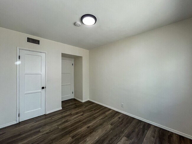 Building Photo - 3401 W 84th Pl
