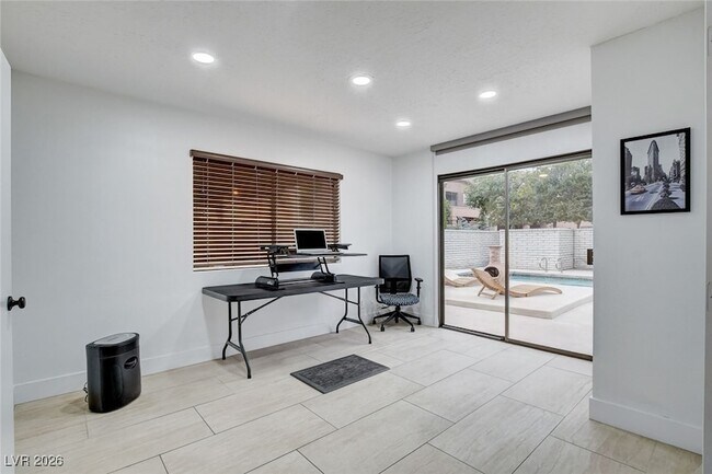 Building Photo - 945 Vegas Valley Dr