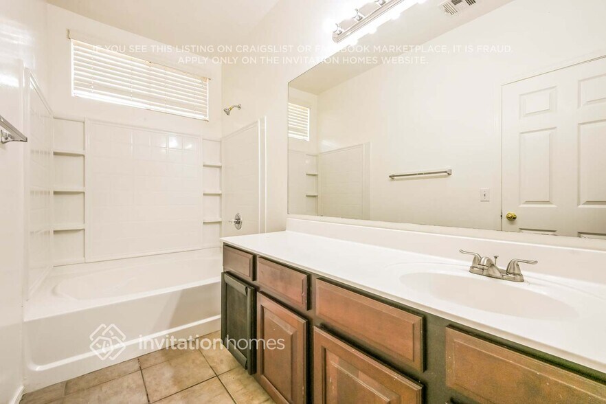 Building Photo - 7002 S 40th Ln