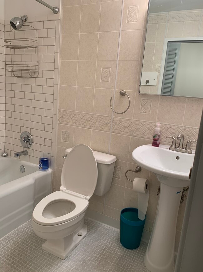 Building Photo - 112 Washington Pl