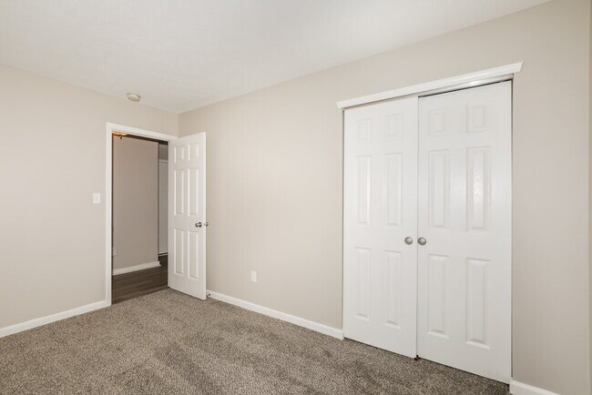 Building Photo - 6667 W Longview Dr