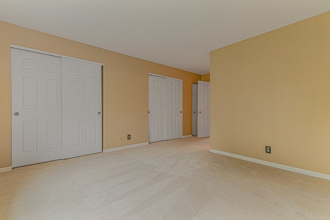 Building Photo - 1457 Walnut Hill Ave