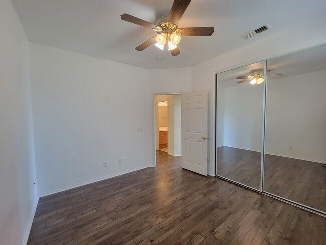 Building Photo - Gorgeous Single Story Home