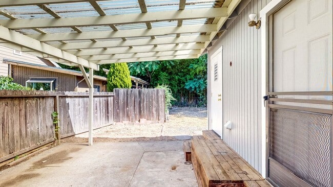 Building Photo - Charming 1 bedroom 1 bath Single Family home in Healdsburg! Water included!