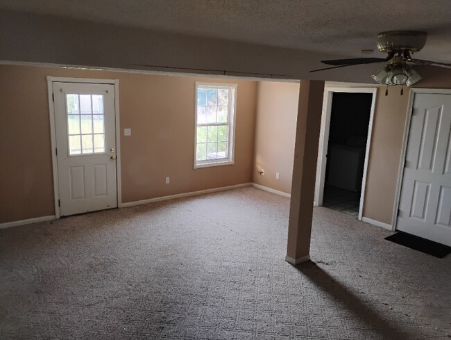 Building Photo - 3915 Scarborough Way