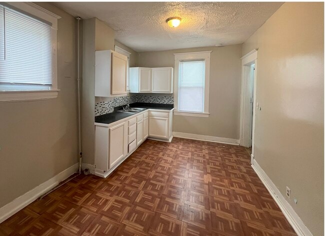 Building Photo - 673 S 27th St