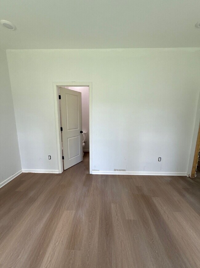 Building Photo - Fully Renovated Spacious 3BR in South Memphis – Section 8 Welcome