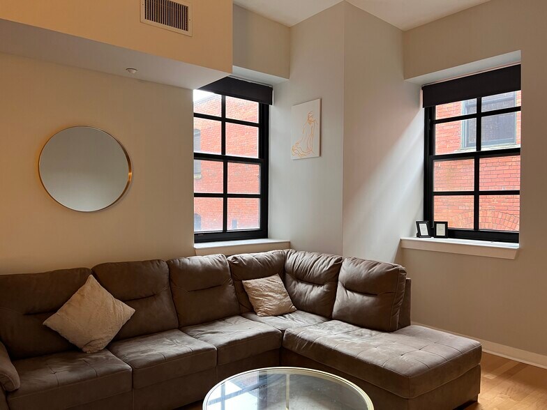 Building Photo - 237 Granby St