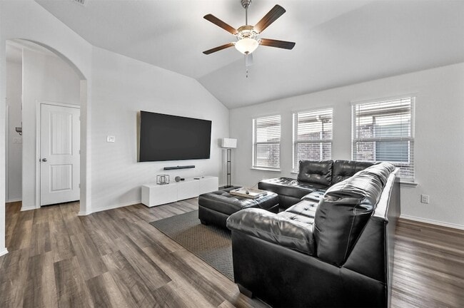 Building Photo - 424 Pollyann Trl