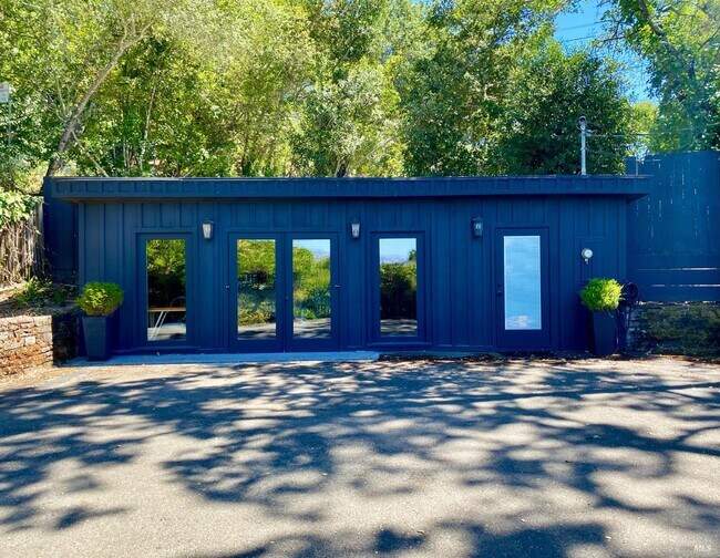 Building Photo - 1244 N Fitch Mountain Rd
