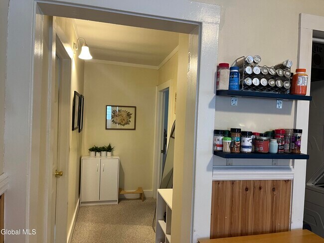 Building Photo - 9 James St