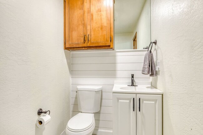 Building Photo - 353 Brightwood Ct