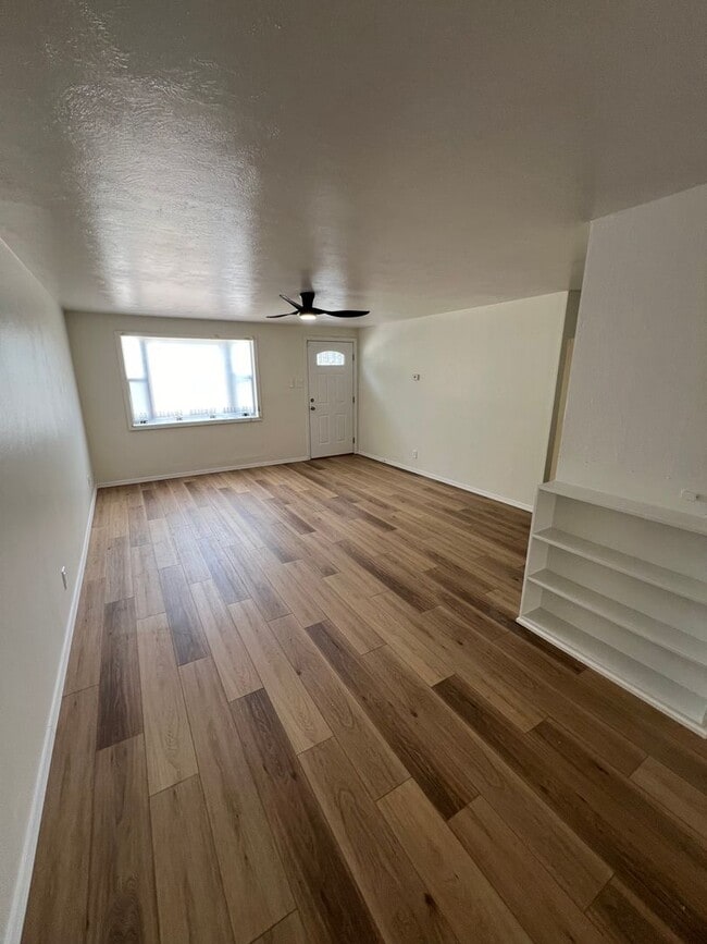 Building Photo - NE 3/BD 1/BA 1/CG