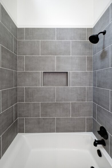 Tiled tub/shower combo - 254 Summit Ridge Dr