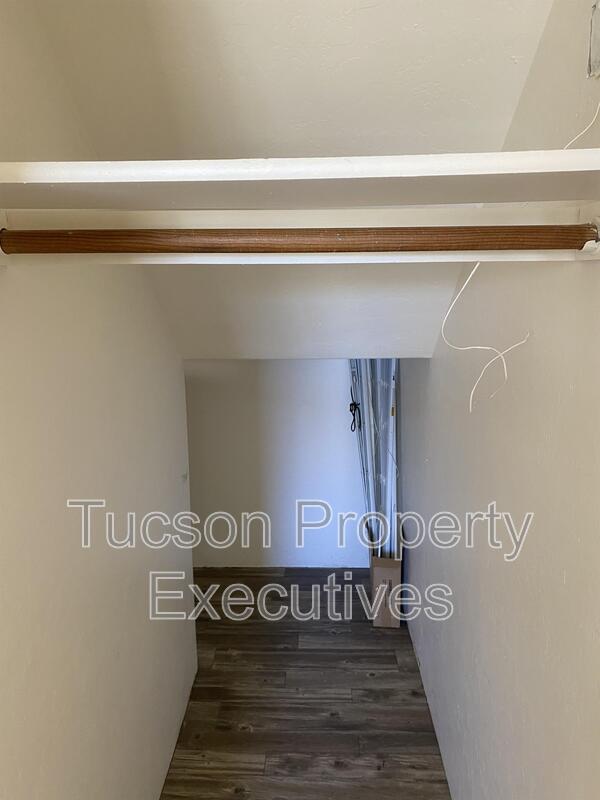 Building Photo - 3319 E Presidio Rd