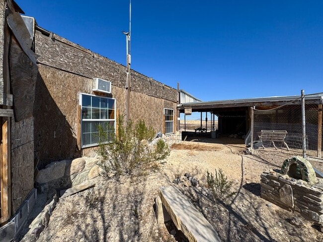 Building Photo - 400 N Smiling Dog Trail