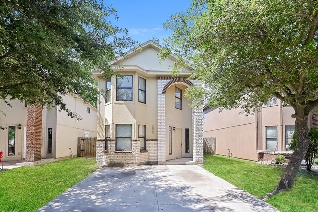 Primary Photo - 2923 La Estancia Ln