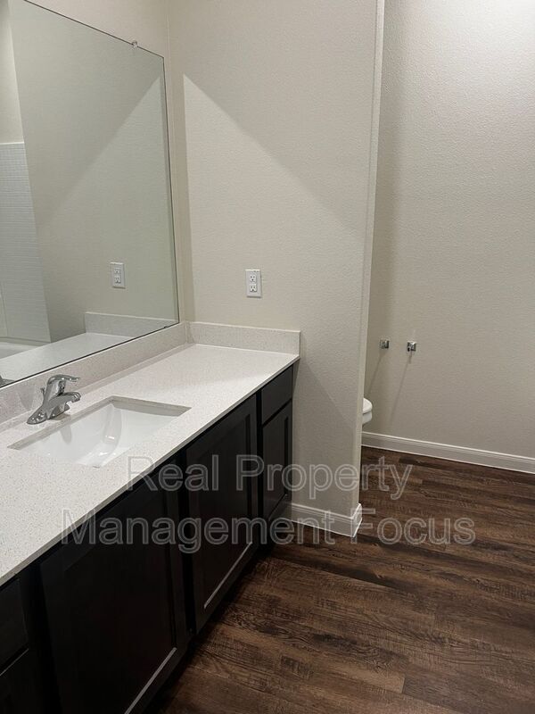 Building Photo - 837 Clark Dr