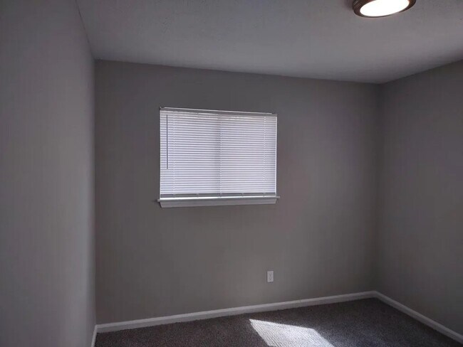 Building Photo - 1327 Ridgeview Rd