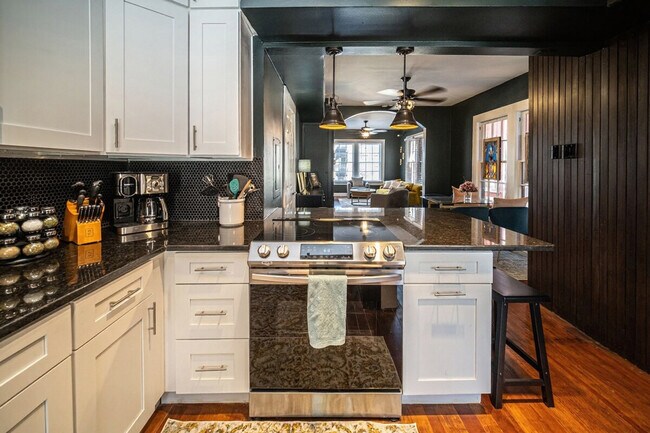 Building Photo - 309 King William St