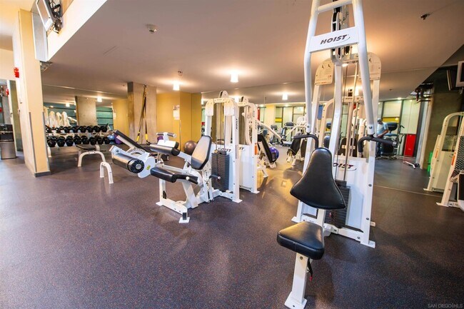 Building Photo - 1050 Island Ave