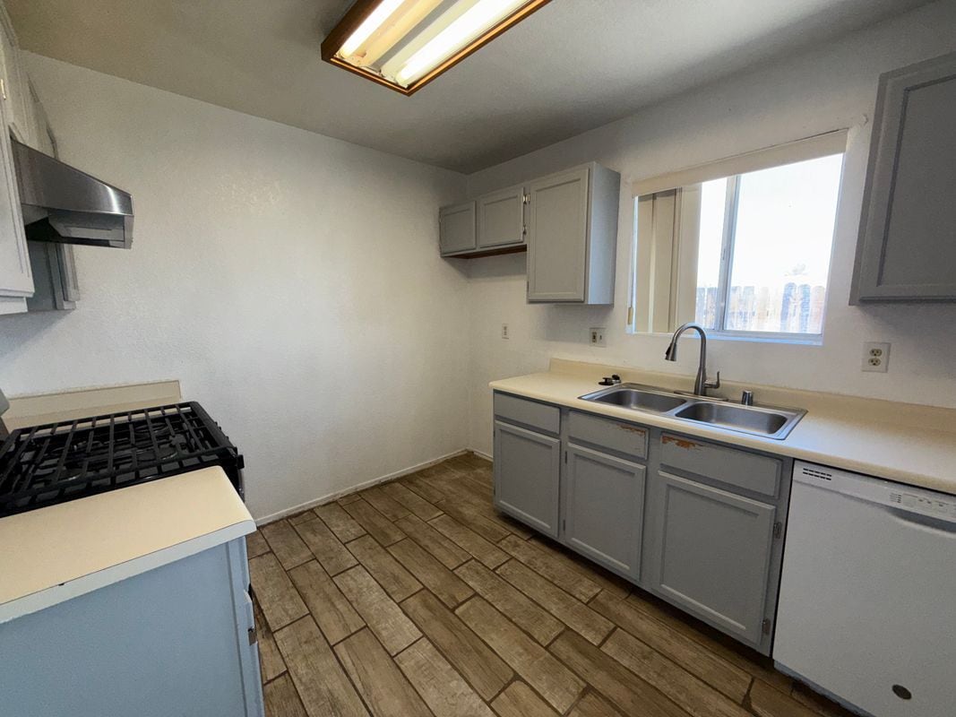 Building Photo - 807 Gemstone Ave