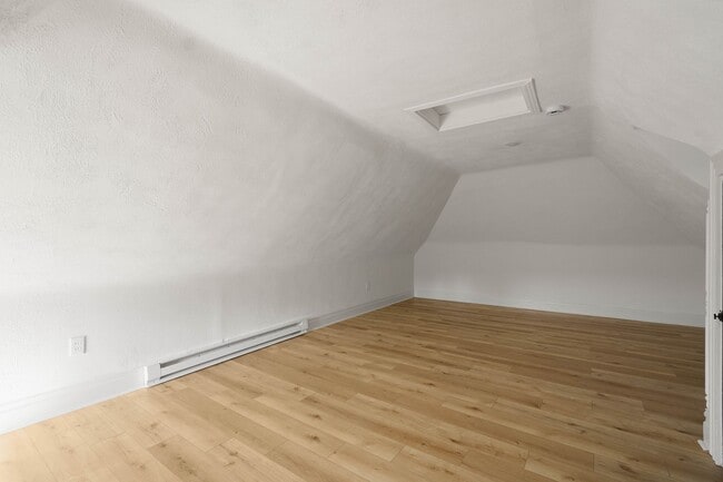 Building Photo - READY FOR MOVE IN! Don't miss this RENOVATED 4-BEDROOM located in Munhall!