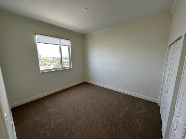Building Photo - 1551 N Flagler Dr