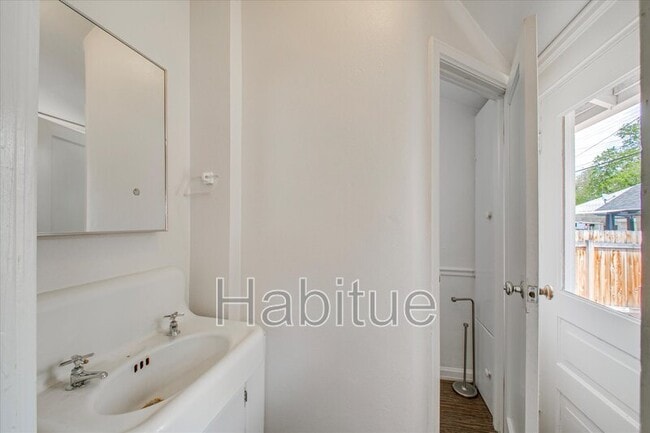 Building Photo - 1110 N 8th St