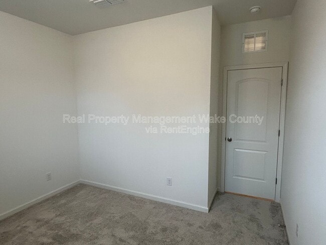 Building Photo - 403 St Clair Dr