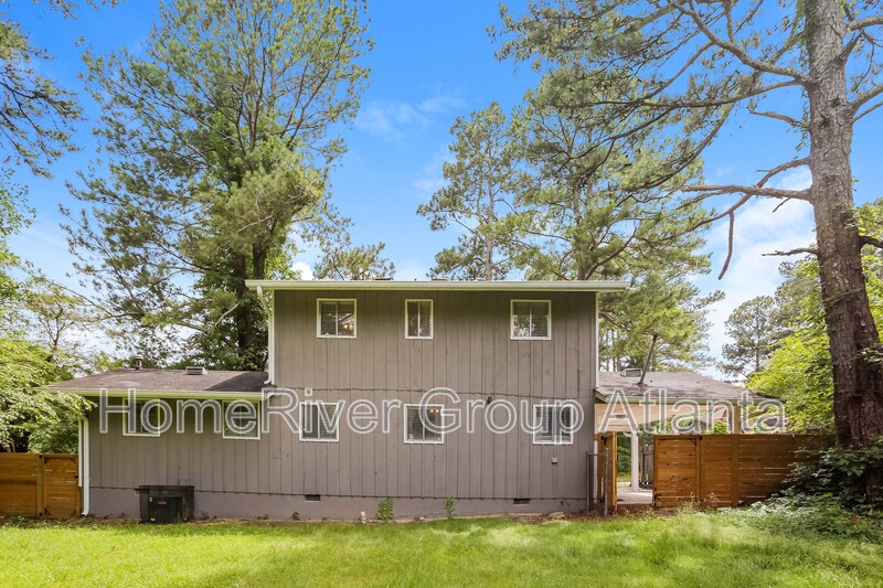 Building Photo - 6360 Ashdale Dr