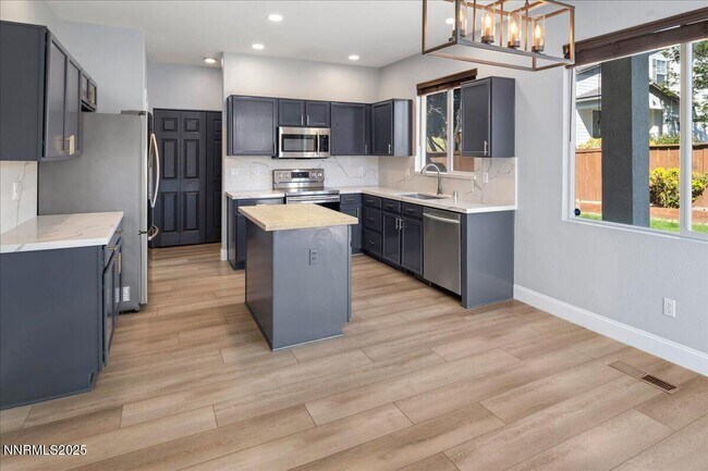 Building Photo - 2220 Signa Dr