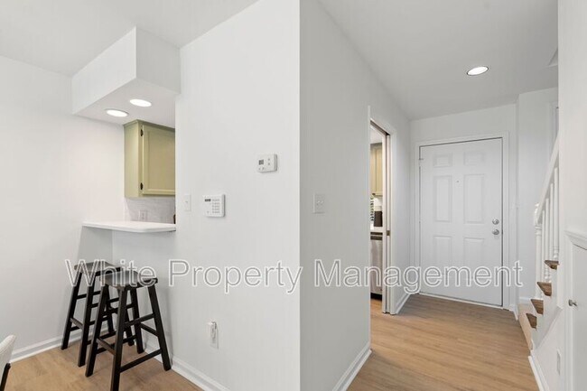 Building Photo - 9231 Kings Canyon Dr