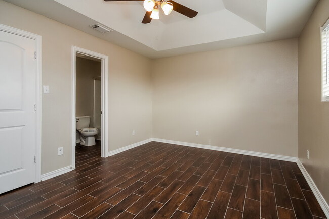 Building Photo - 5513 Rio Alamo St
