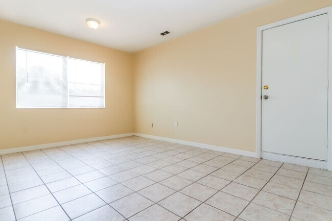 Building Photo - 6005 Town N Country Blvd