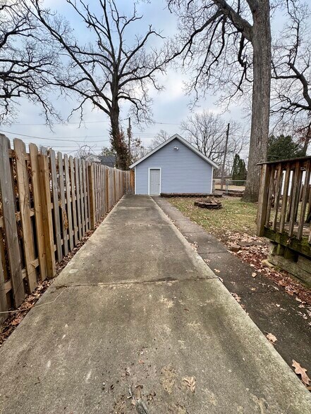 Building Photo - 2225 26th St