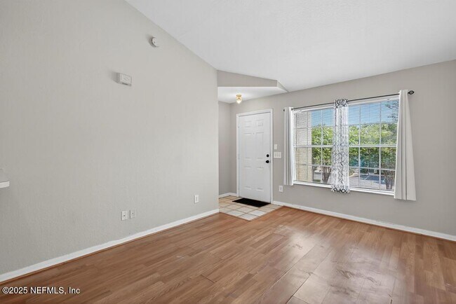 Building Photo - 13703 Richmond Park Dr N