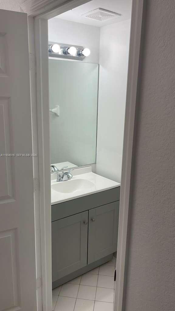 Building Photo - 3390 NE 13th Cir Dr