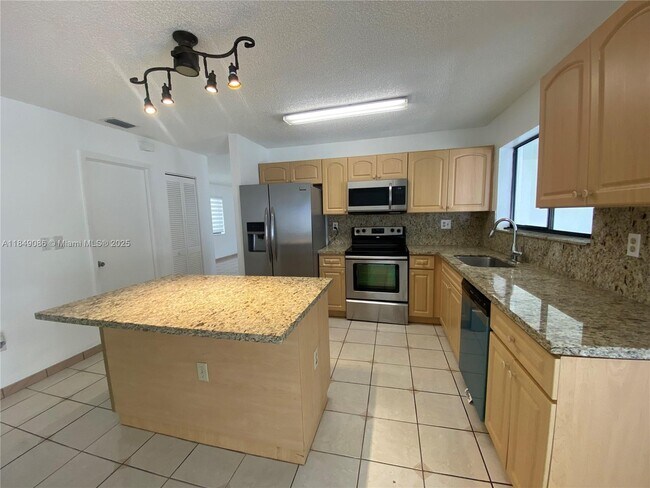 Building Photo - 10225 SW 144th Ct