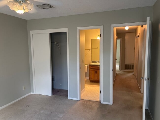 Building Photo - 5764 Worchester Ct