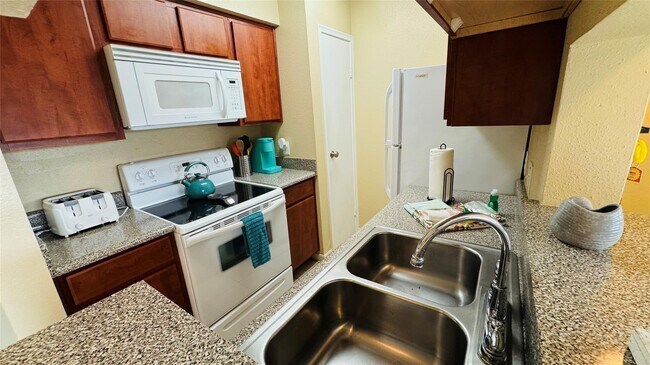 Building Photo - 3506 Cove View Blvd