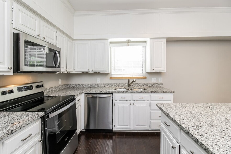 Building Photo - 6737 Moss Ln