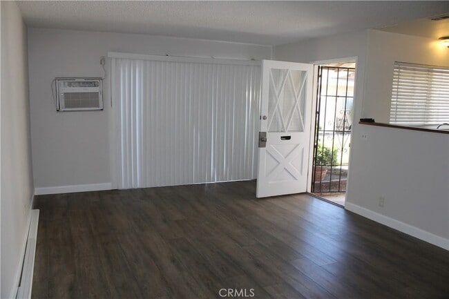 Building Photo - 1342 W Valencia Dr