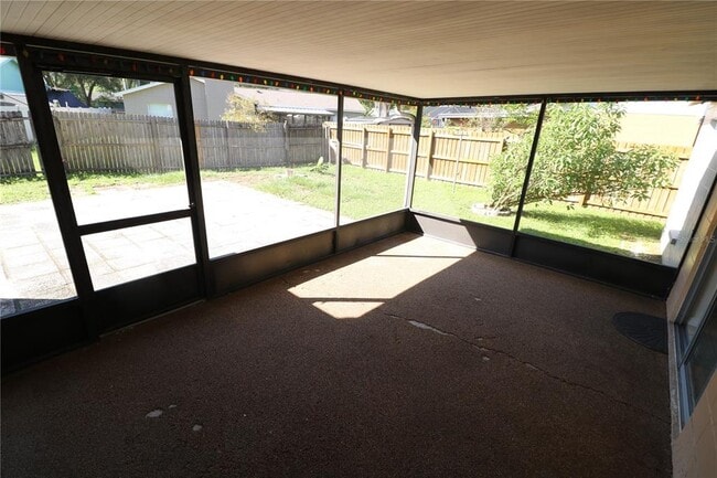 Building Photo - 5017 Oakshire Dr