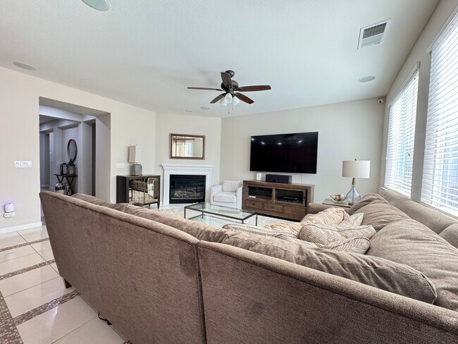 Building Photo - 2400 Ventana View Way