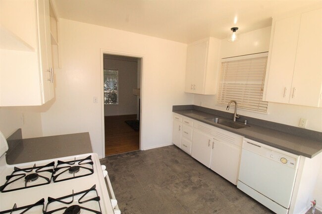 Building Photo - 2352 Pierpont Blvd