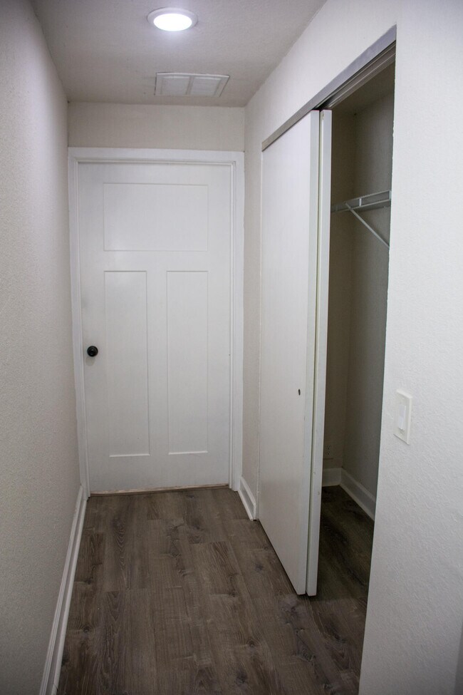 Building Photo - 86 Hurwood Ave